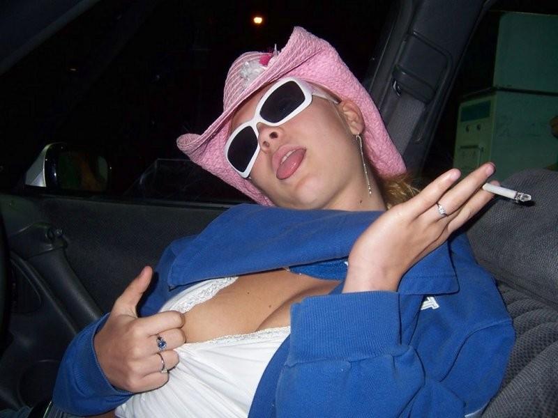 16P Babes in closeup cleavage shots