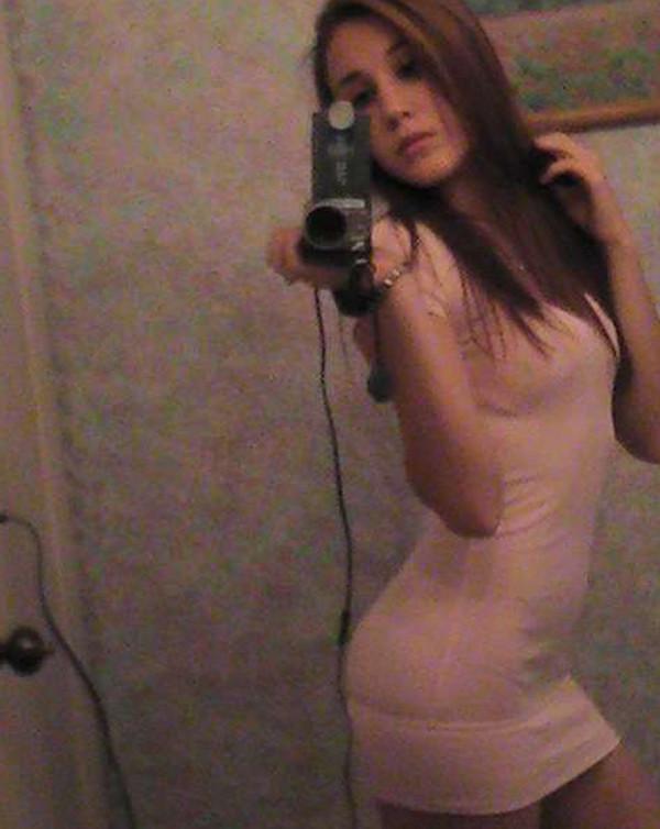 15P Pictures of naughty camwhoring cuties