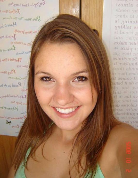 15P Various photos of naughty girl on girl action