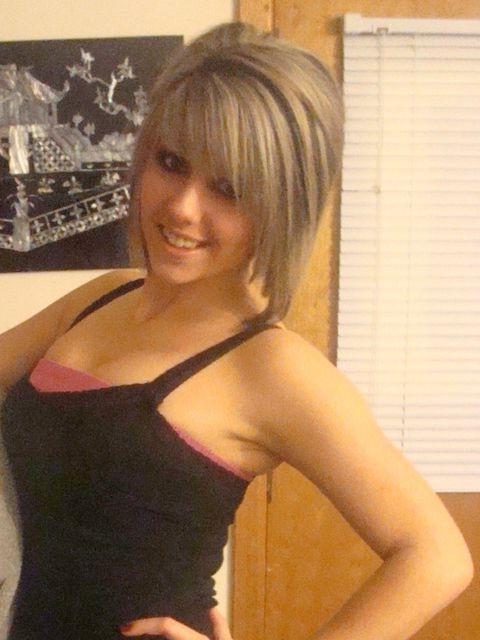 15P Seductive teen selfpics