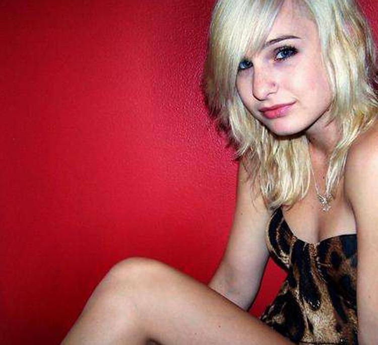 15P Seductive teen selfpics
