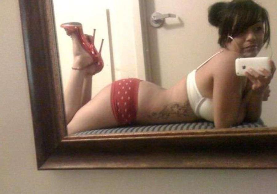 15P Collection of nice selfpics of naughty chicks