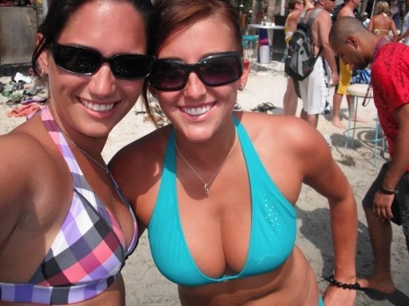 15P Various stupid sluts showing cleavage