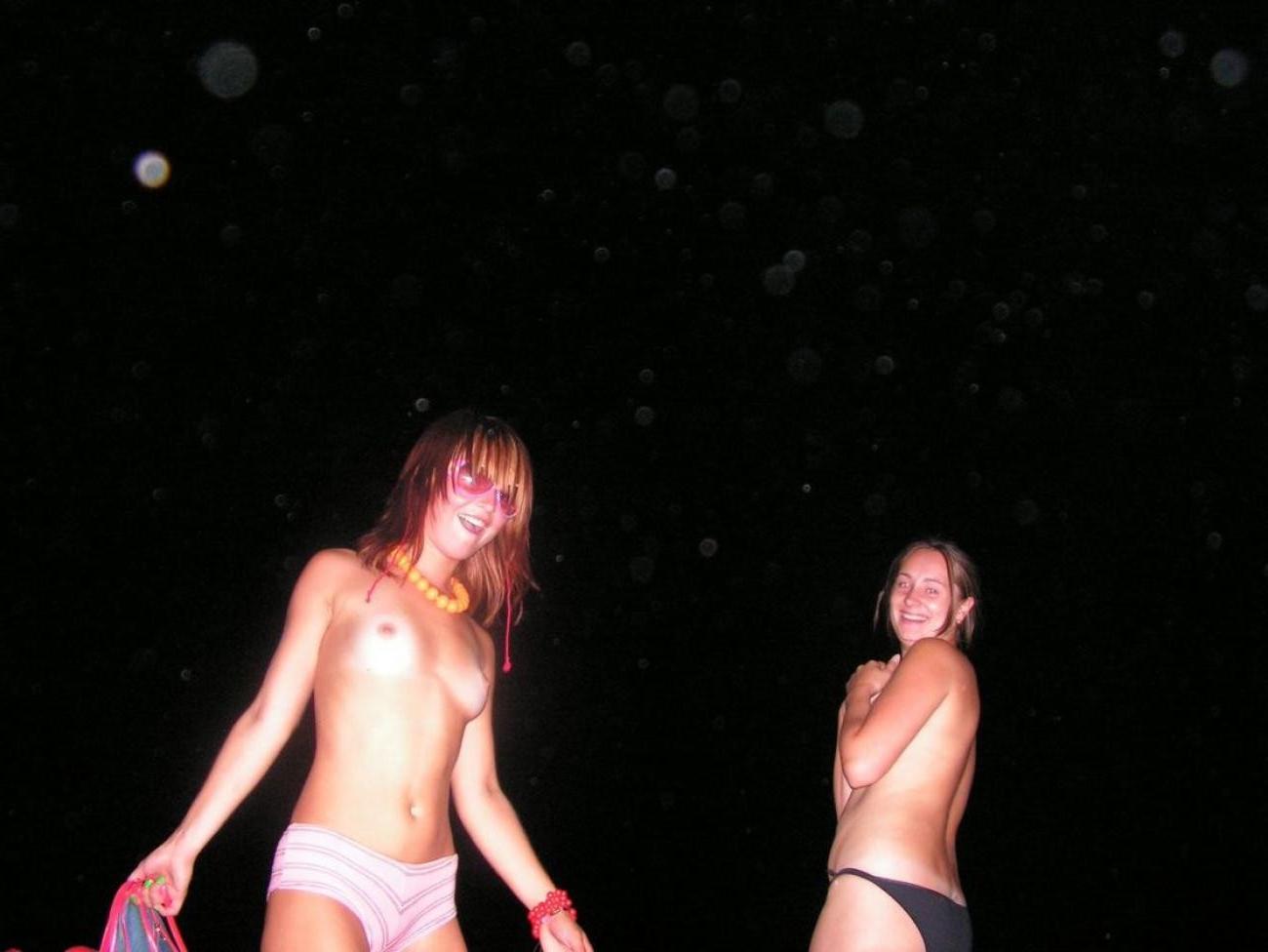 15P Pics of drunk girls posing in the nude