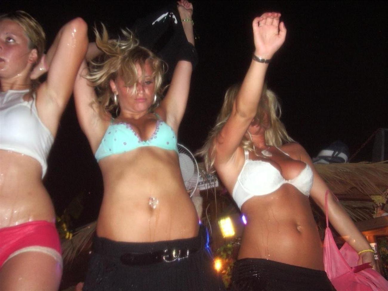 15P Pics of drunk girls posing in the nude