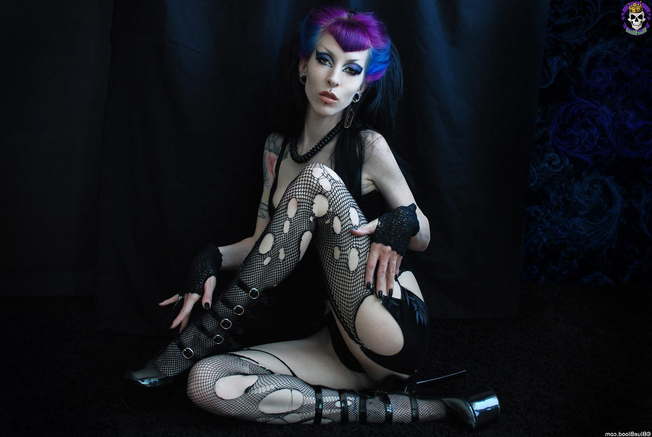 15P Gothic pinup superstar in torn fishnets and purple hair