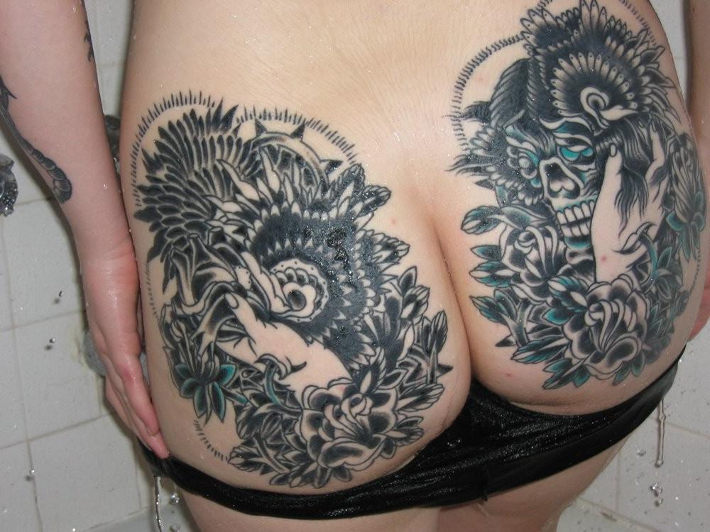 15P Tattooed Gothic Babe