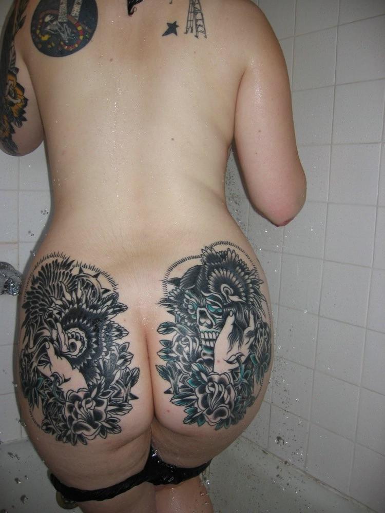 15P Tattooed Gothic Babe