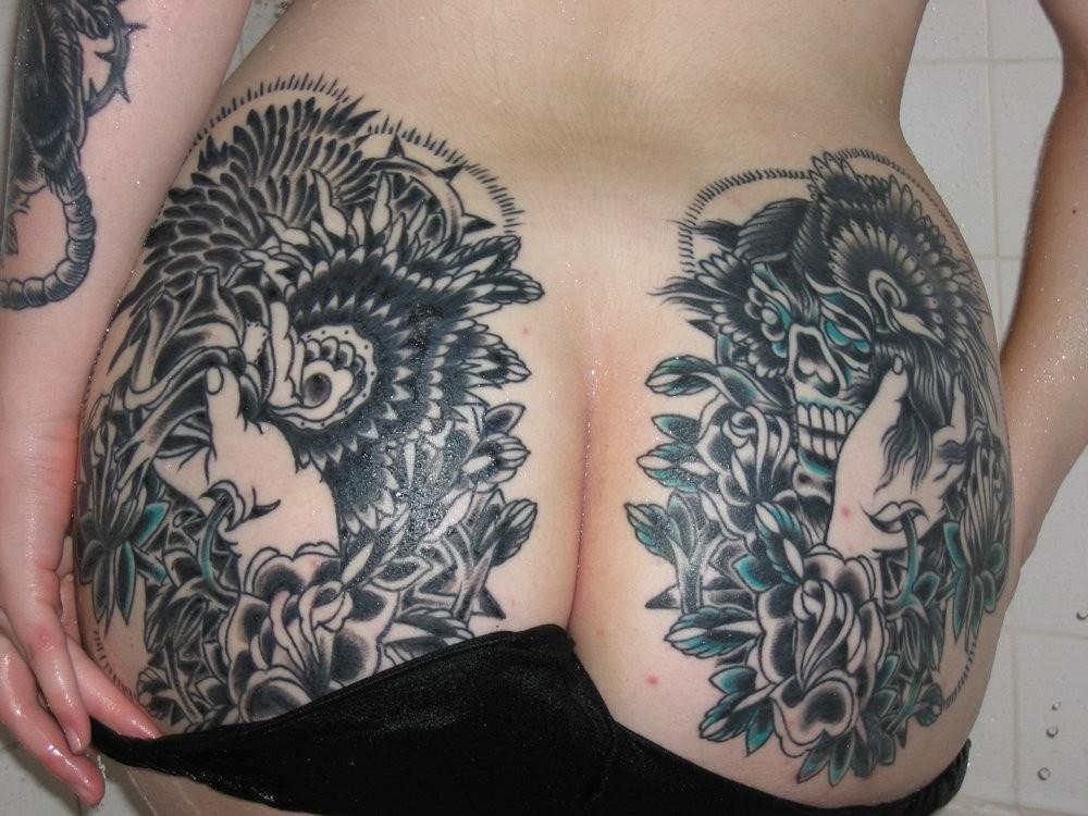 15P Tattooed Gothic Babe