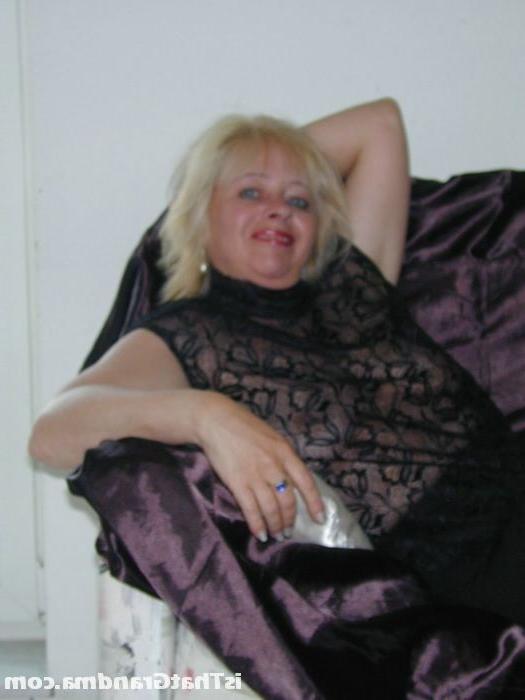 16P Grandma naked