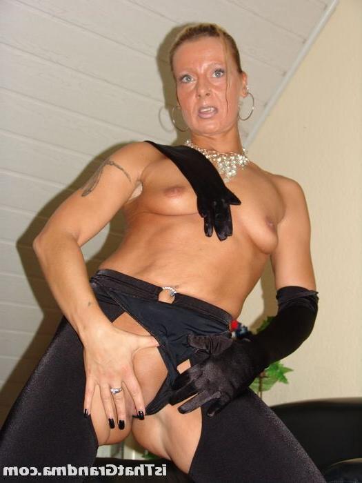 16P Grandma naked