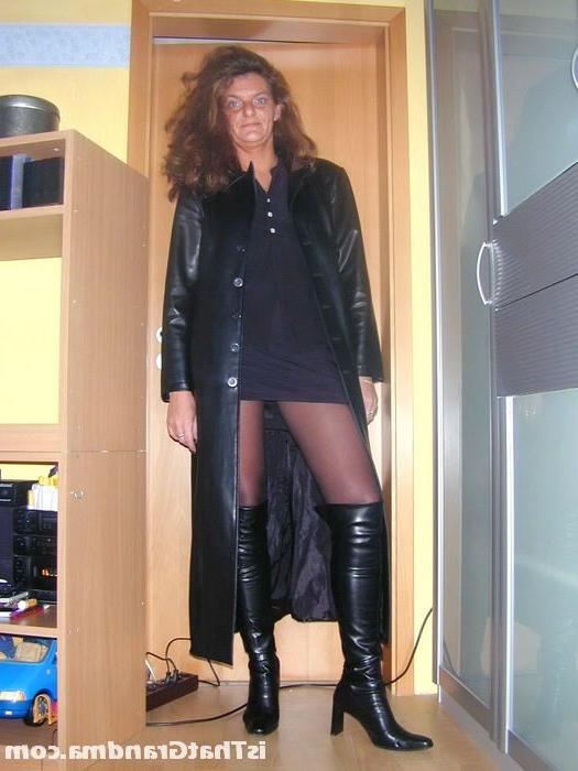 16P Grandma naked