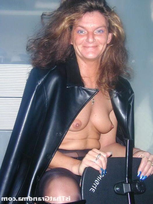 16P Grandma naked