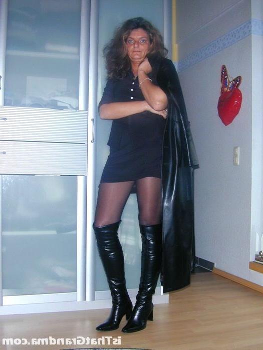 16P Grandma naked