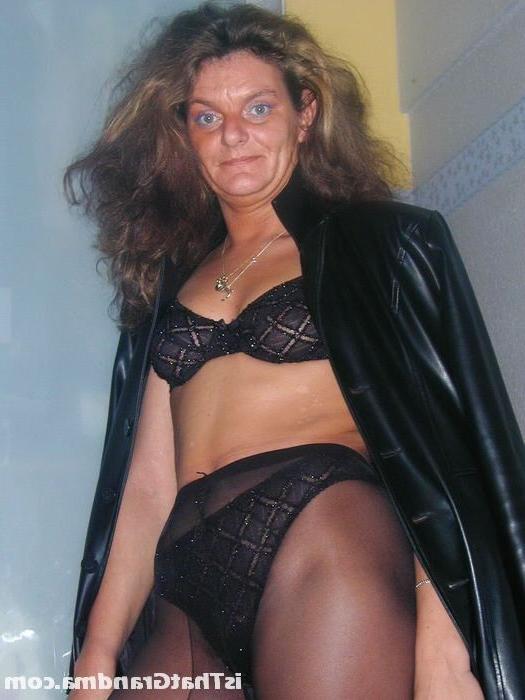 16P Grandma naked