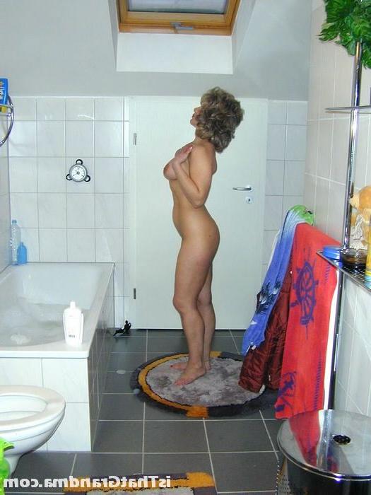 16P Grandma naked