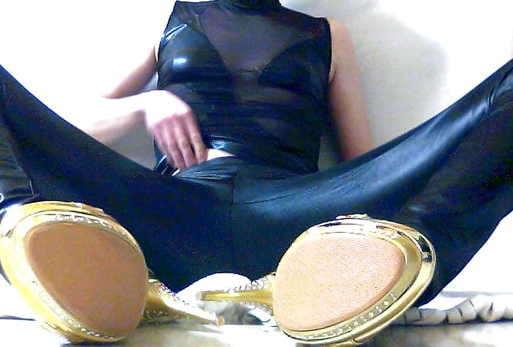 16P Love my leggings and my golden heels