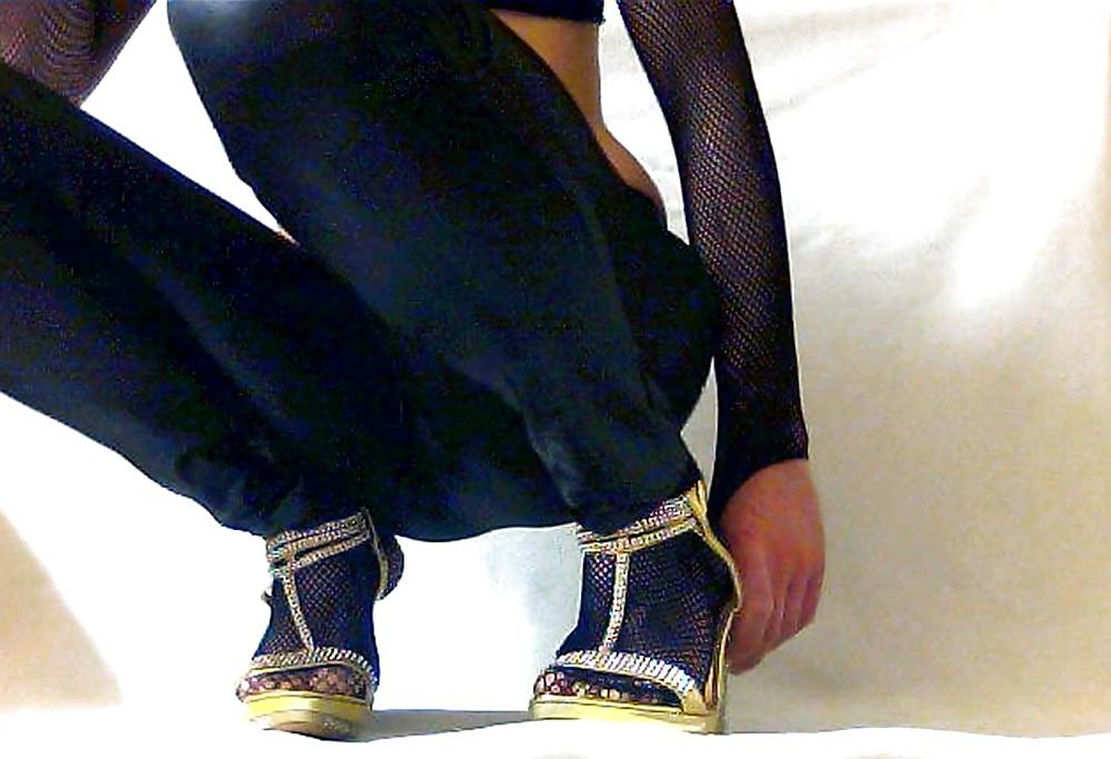 16P Love my leggings and my golden heels