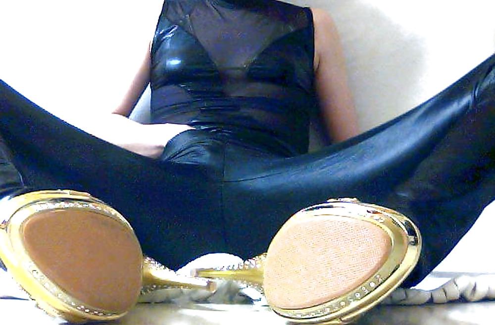 16P Love my leggings and my golden heels