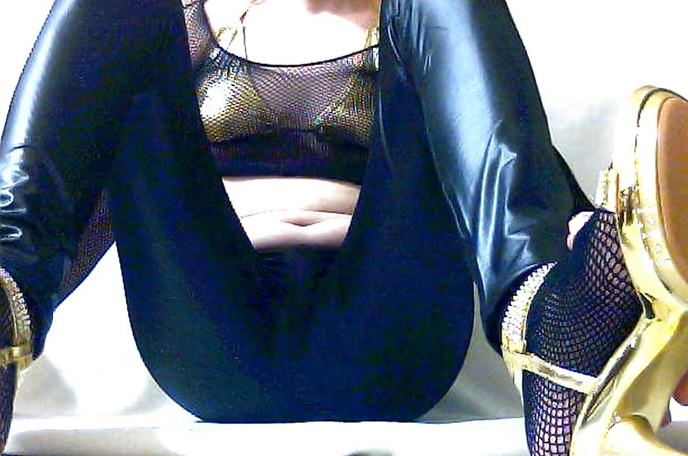 16P Love my leggings and my golden heels