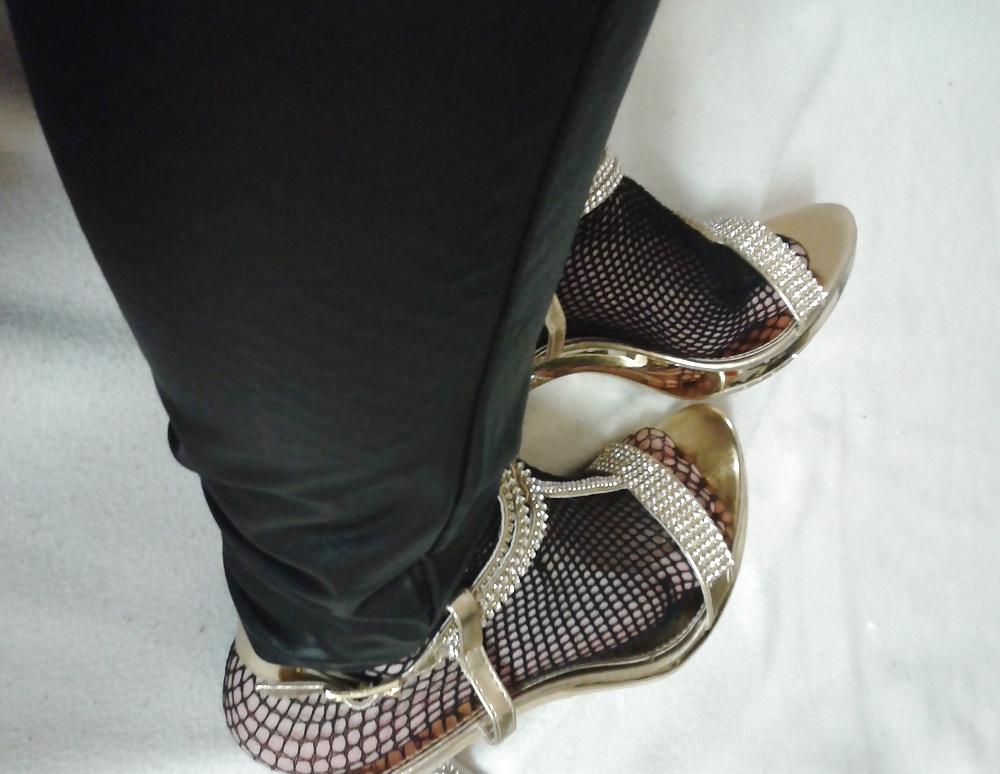 16P Love my leggings and my golden heels
