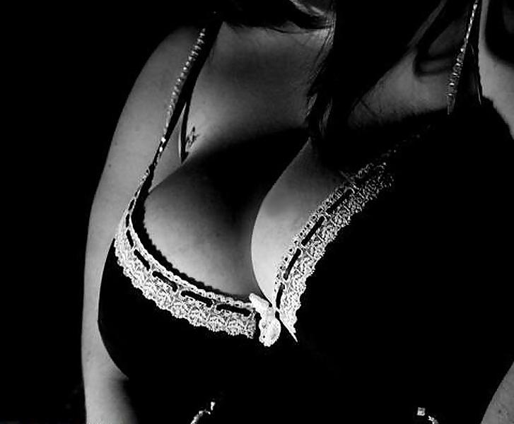 19P Boobs cleavage