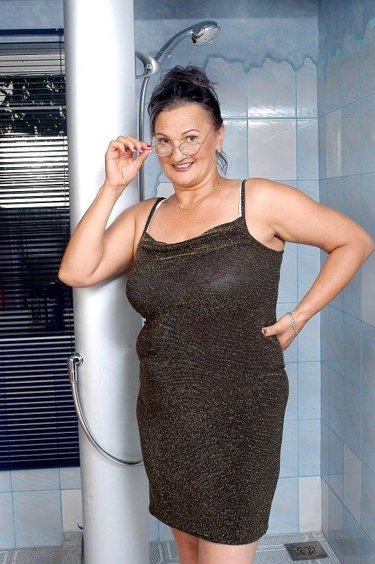 16P Classy old lady with big tits spreads her pink slit