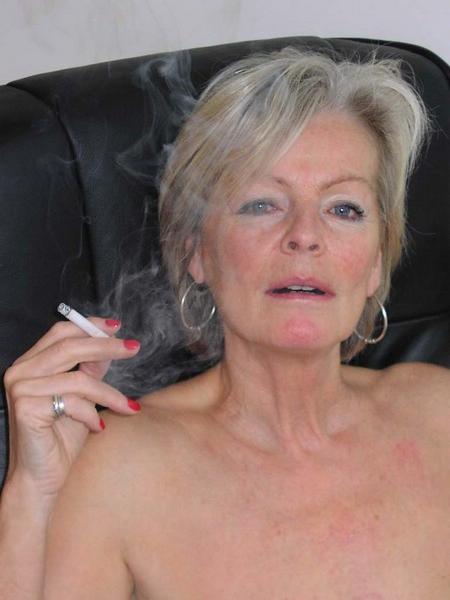 15P Classy granny flashing her yummy mature pussy