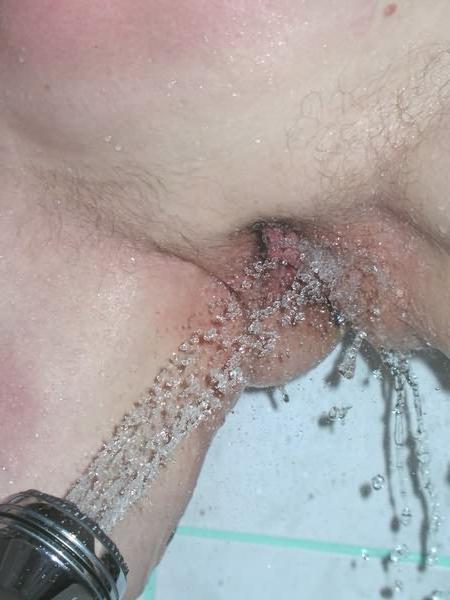 20P Naked granny in the shower