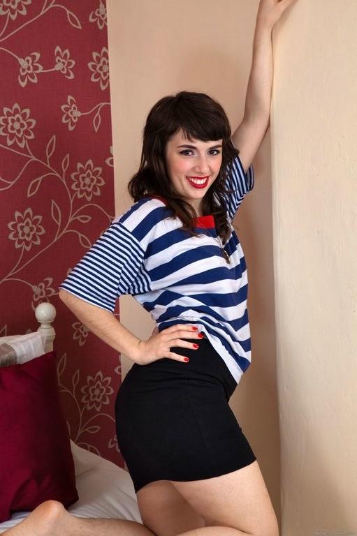 15P Simone has got a great natural pussy