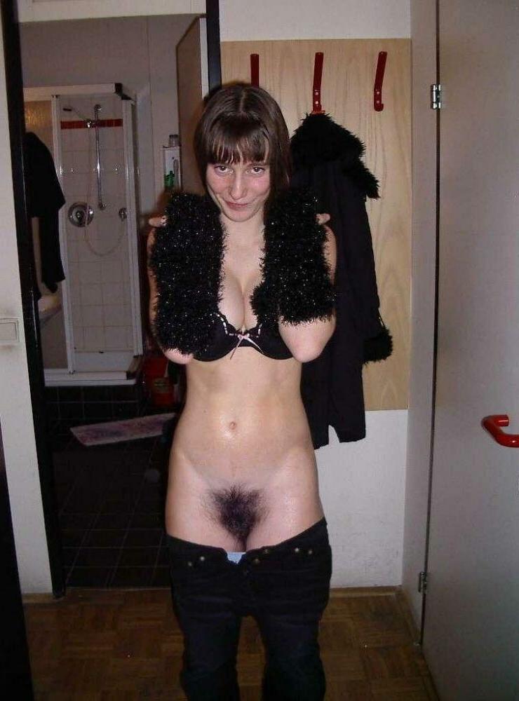 15P Hairy pussy gfs posing and fucking