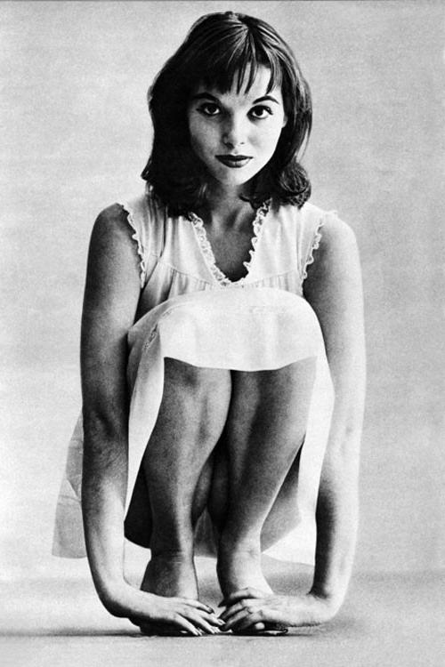 16P Retro elegant ladies show off their nice tits