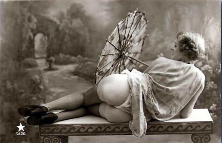 16P Retro flappers girls with ideally shaped bodies nastily posing