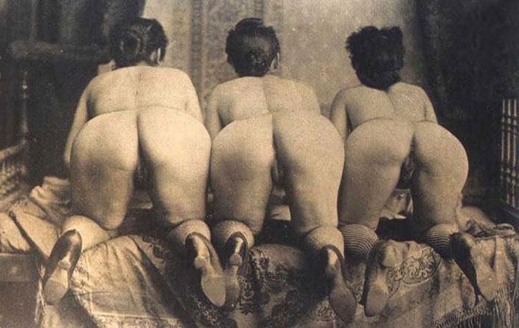 16P Retro flappers girls with ideally shaped bodies nastily posing