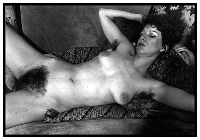 16P Retro curvy girls expose their hot treasures