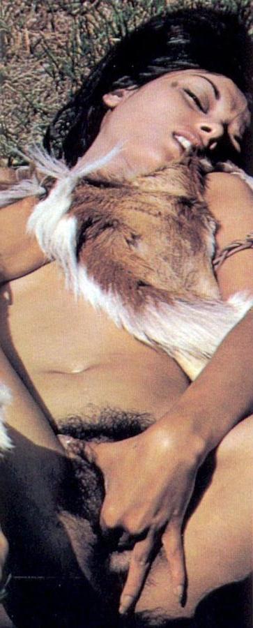 16P Vintage beauties posing naked for you