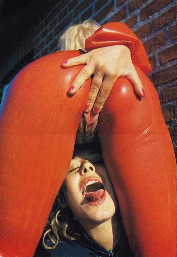16P Vintage beauties posing naked for you