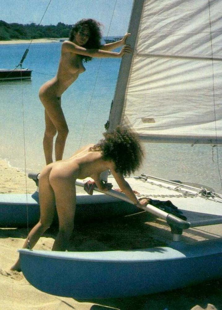 16P Vintage beauties posing naked for you