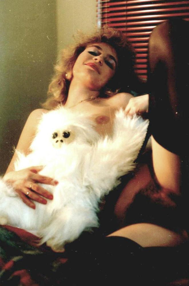 16P Retro photo archive sexy ladies of seventy
