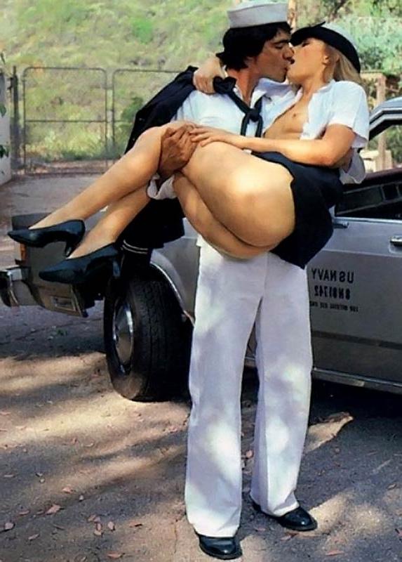 16P Sexy retro girls show their dirty intimate place