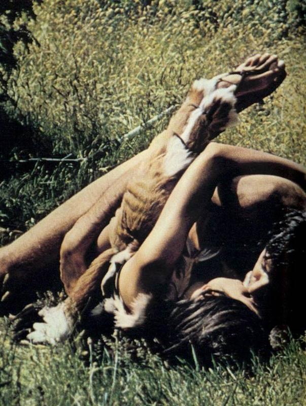 16P Sexy retro girls show their dirty intimate place