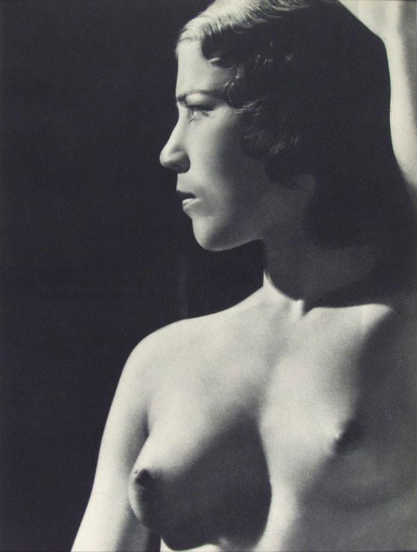 16P Vintage nasty girls show their tits in forties