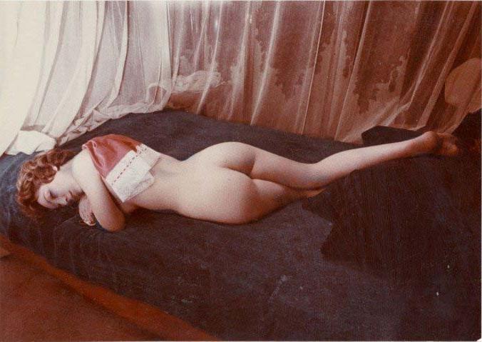 16P Vintage erotic ladies showing off their pretty bodies