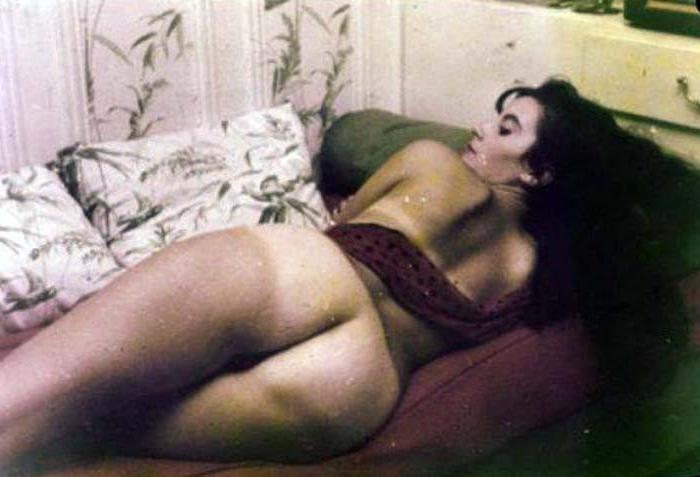 16P Vintage erotic ladies showing off their pretty bodies