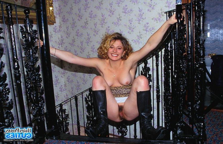 12P British Amateur Poses On Stairs To Let You Eat Her Hairy Vagina 