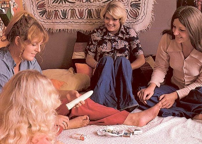 16P Four retro ladies trying out a new dildo