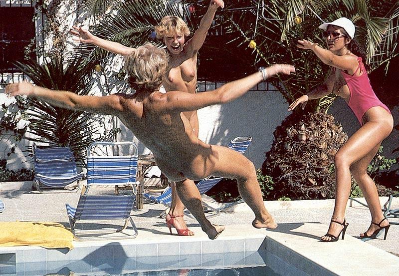 16P Retro ladies playing with cock next to the pool