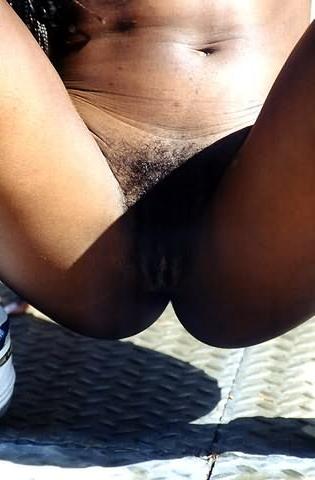 19P Ebony show hairy pussy in public