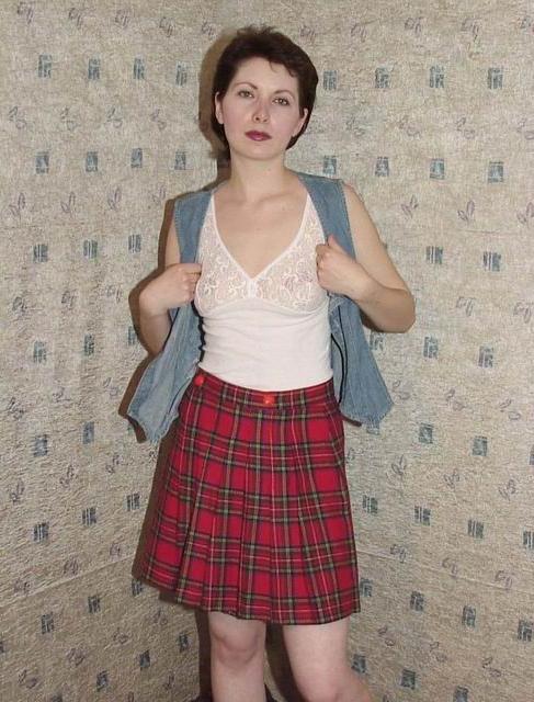 16P Classy amateur babe getting undressed
