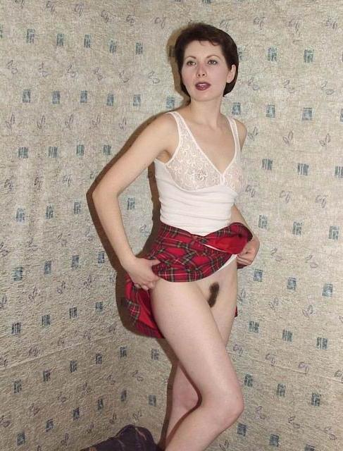 16P Classy amateur babe getting undressed
